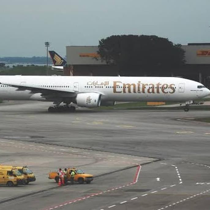 Miniatur Pesawat Emirates Airlines Boeing B777-300Er Medium Size - Termurah 