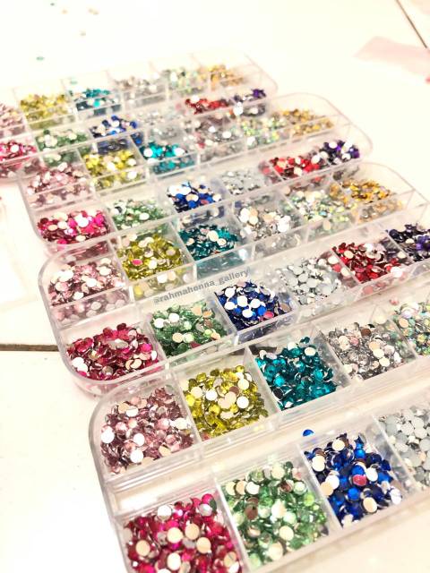 -+2000pcs Rhinestone 3mm &amp; 4mm box 12 warna