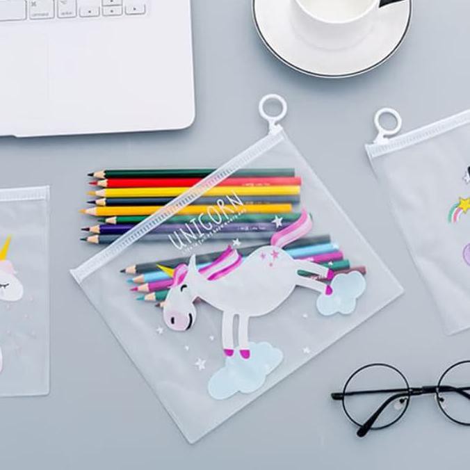 

Ready Stock Kak,,,Silahkan Order !!!! Keburu Habisss... Tempat Pensil Transparan Unicorn Multifungsi