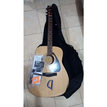 gitar akustik yamaha