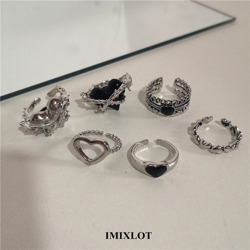 YEEZII Retro Heart Ring Set Simple Black Gem Checkerboard Butterfly Rings Silver Chain Ring for Women Accessories Jewelry