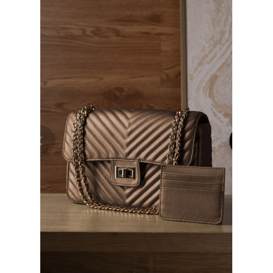 "BOSTON CHEVRON " By @heylocal.id