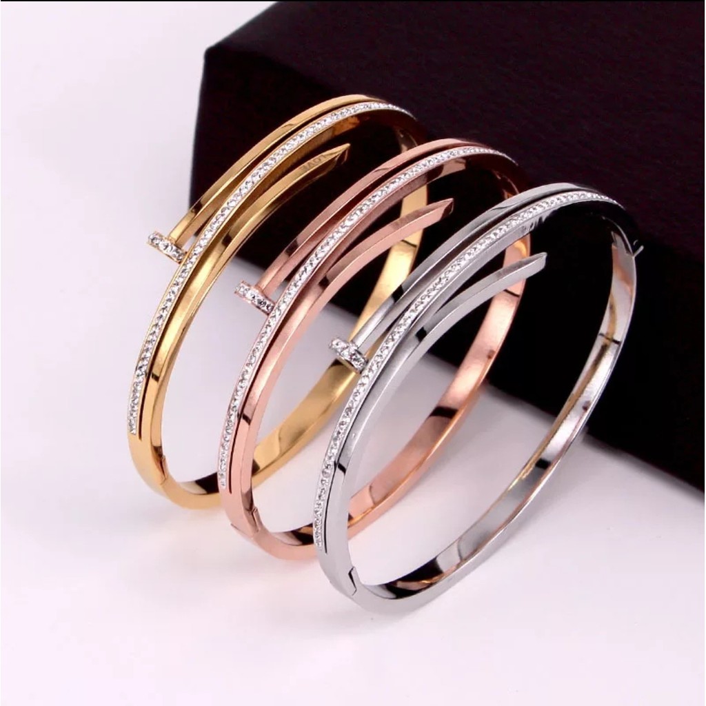 Gelang Bangle Titanium Model Paku Love Diamonds Dengan Embosan Love