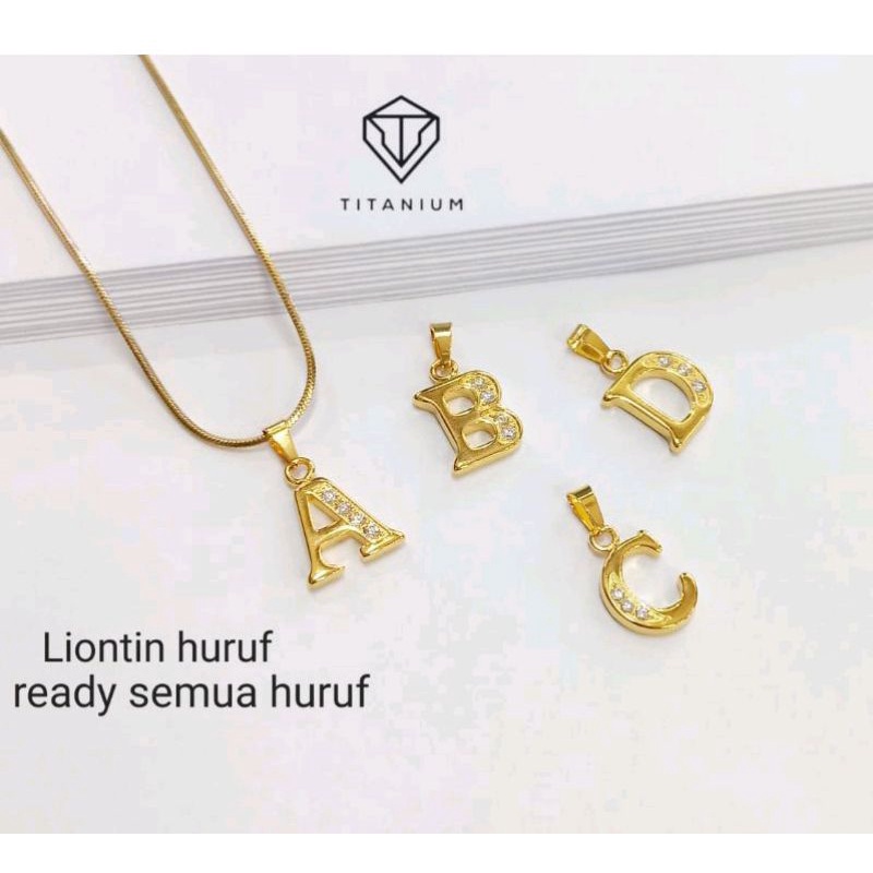 LIONTIN TITANIUM HURUF BALOK WARNA EMAS KOMBINASI PERTAMA