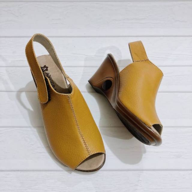 Sepatu Kulit wedges wanita