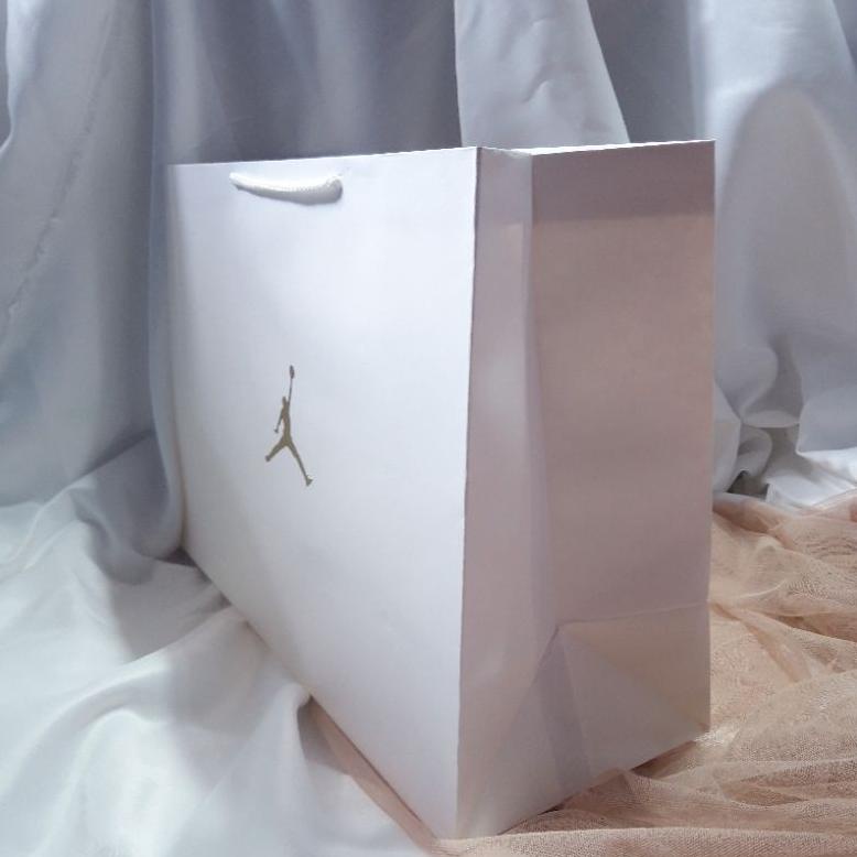 

[KODE PRODUK KL6TN3552] Paper Bag dan Box Sepatu Air Jordan Paperbag Tas Nike Gift Wrapping Kotak Kado