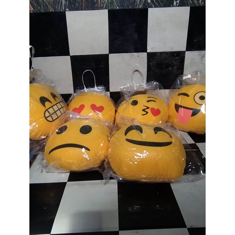Boneka Emoji / Boneka Smiley / Boneka bantal karakter Emot