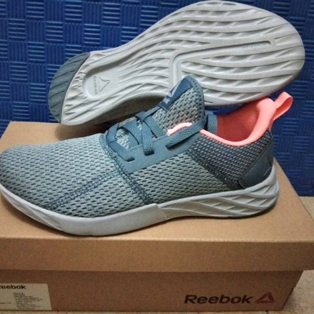 Original 100 % Sepatu Running Reebok Women Astroride Strike CN5305