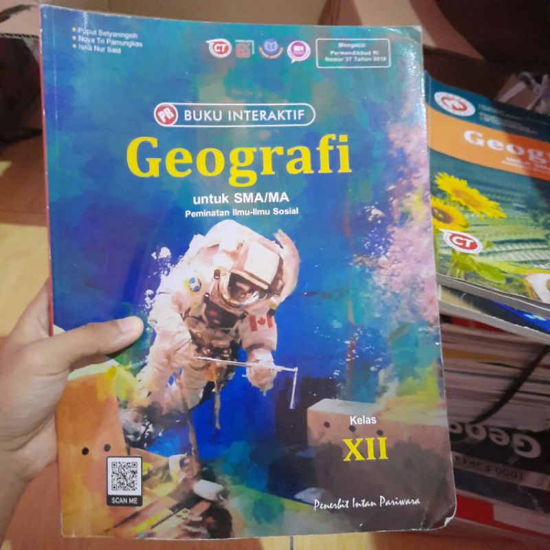 ( Preloved ) LKS Geografi SMA Kelas XII 12 Buku PR Intan Pariwara