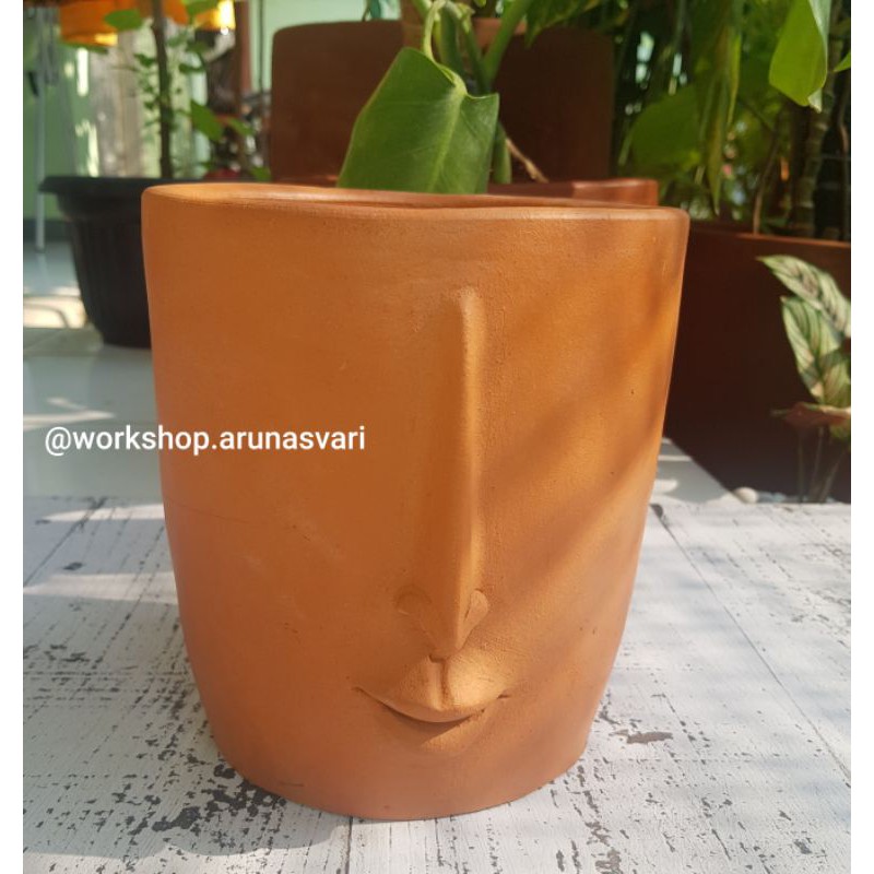 Pot terracotta / Pot gerabah / Pot Tanah Liat / Pot Wajah / Pot Karakter NATHA (defect)