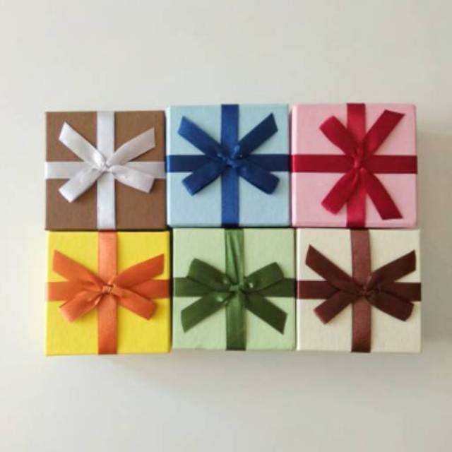 

[Ready Stock] Giftbox 8x8x4cm Kotak kado pita satin