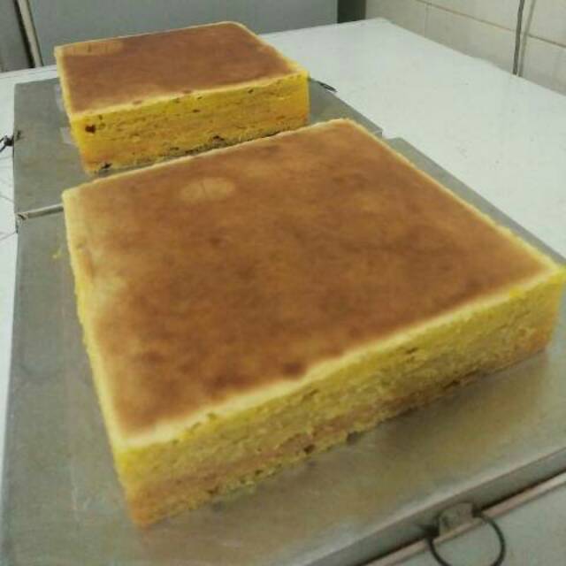 

Aneka kue lebaran lapis legit aneka rasa kacang tanah,coklat, original, moccha,pandan,dll