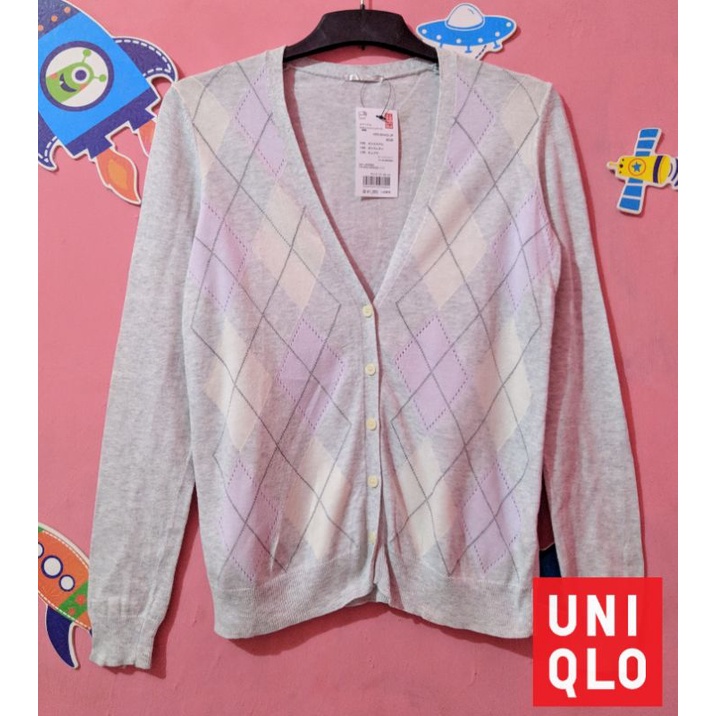 CARDIGAN ARGYLE UNIQLO / CARDIGAN KETUPAT UNIQLO / CARDIGAN UNIQLO ARGYLE / CARDIGAN UNIQLO KETUPAT 