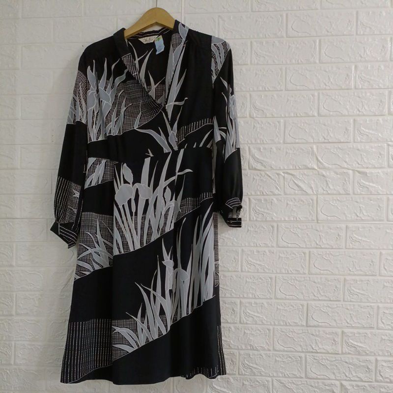 Long Dress panjang hitam motif daun putih