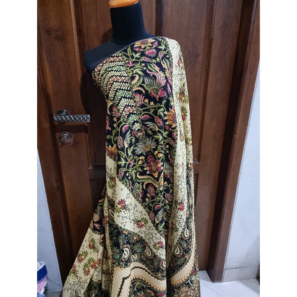 Kain Batik Katun Kuning Gading Mix Hitam