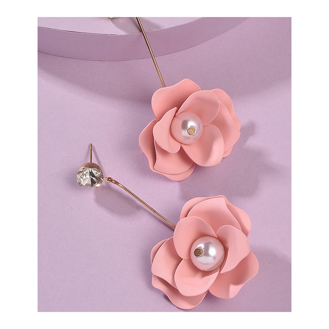 LRC Anting Tusuk Fashion Pearl Earrings With Flowers And Diamonds K46483