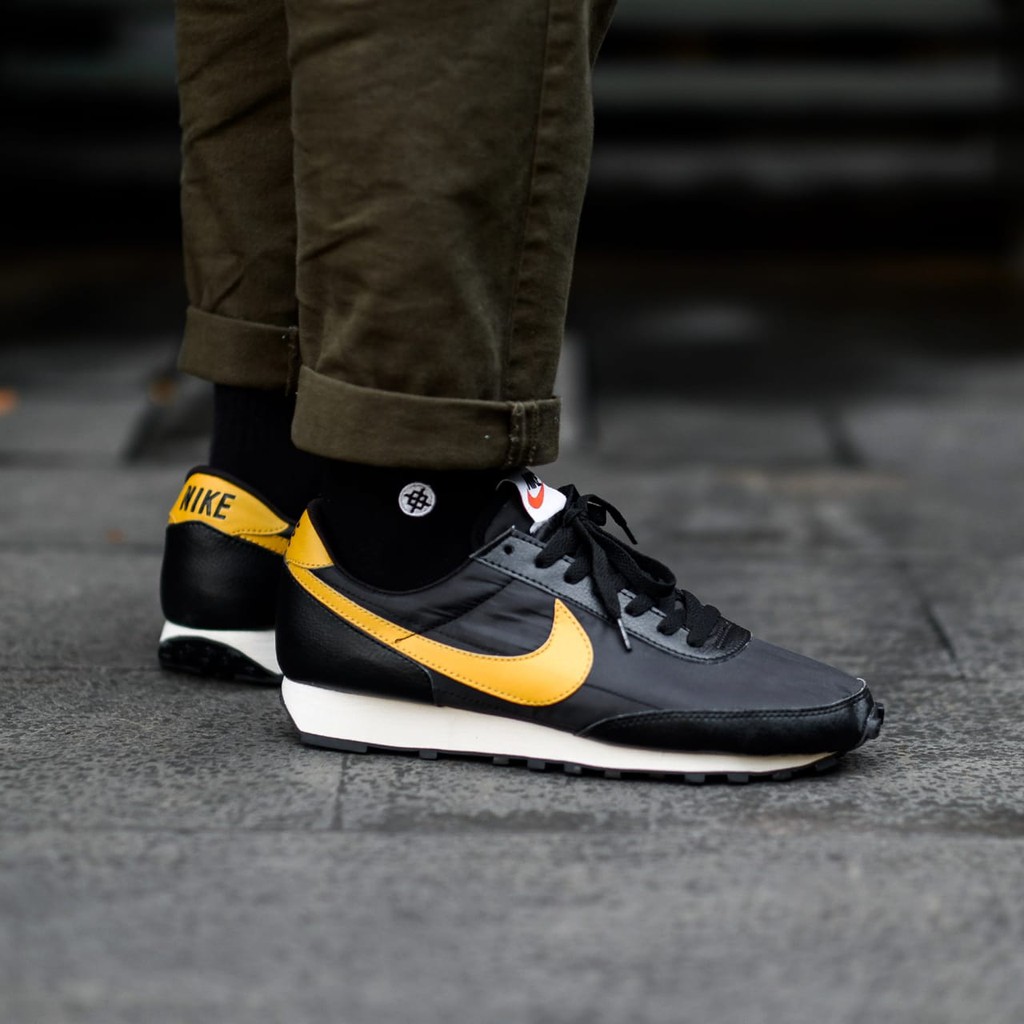 nike daybreak black yellow