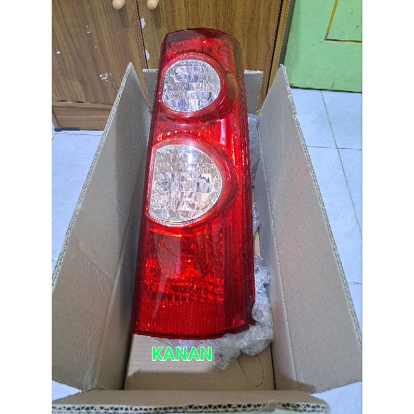 lampu stop belakang + bohlam avanza xenia 2004 2005 2006 2007 2008 2010 sampai 2011 KANAN AVANZA VVT