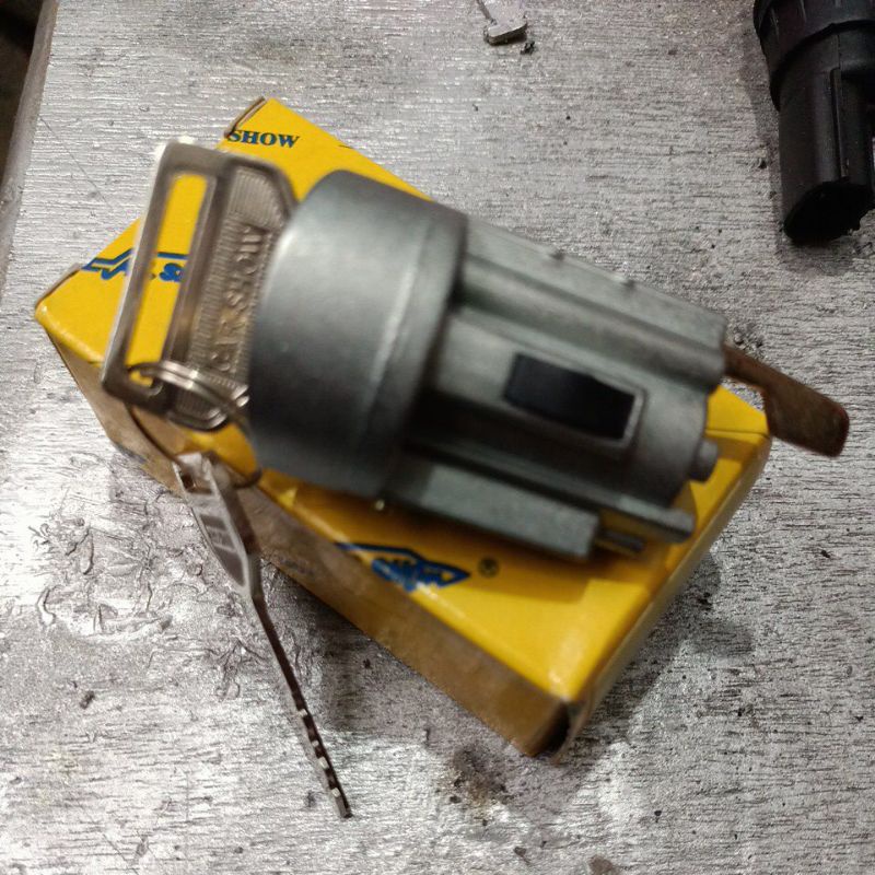 kunci kontak daihatsu delta V22 V83 RINO BU30