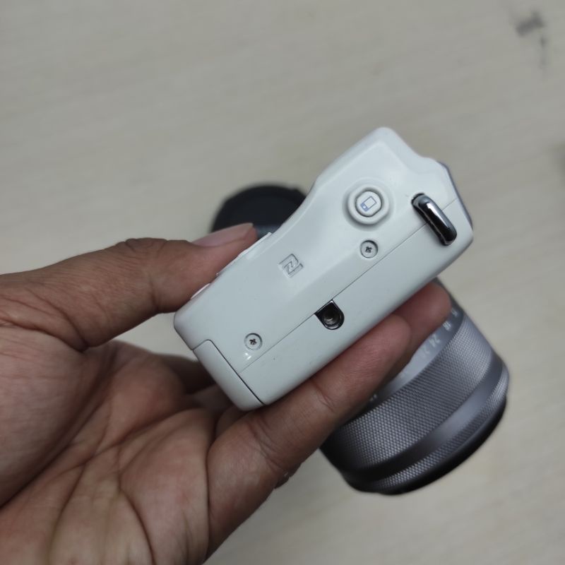 Canon Eos M10 mulus murah layar flip lipat m100 m3  mirorles kamera pemula-5