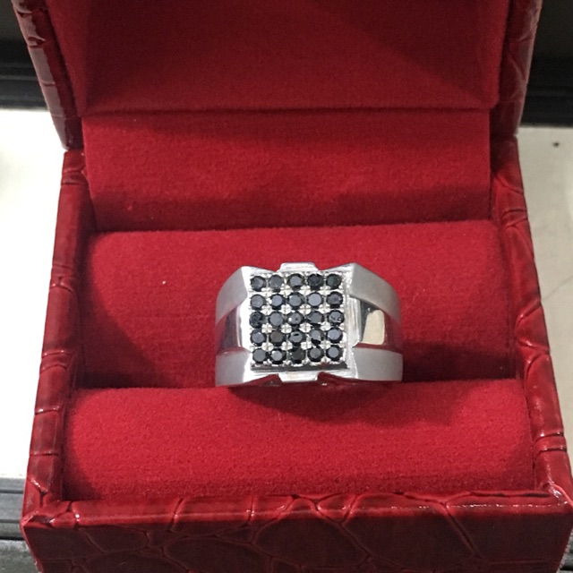 Cincin black diamond