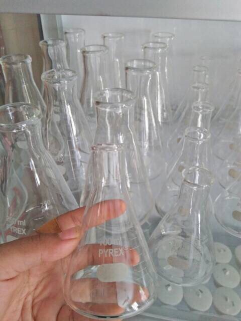 Erlenmeyer kaca merk Pyrex/Iwaki