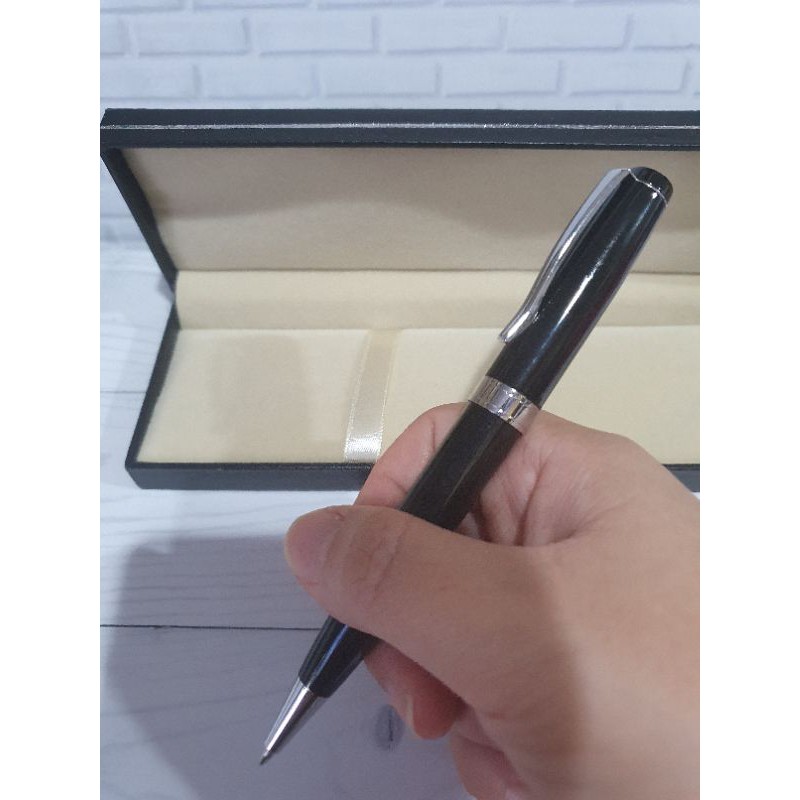 

Pulpen Eksklusif Black Glossy F1 Ballpoint With Box And Free Grafir Nama