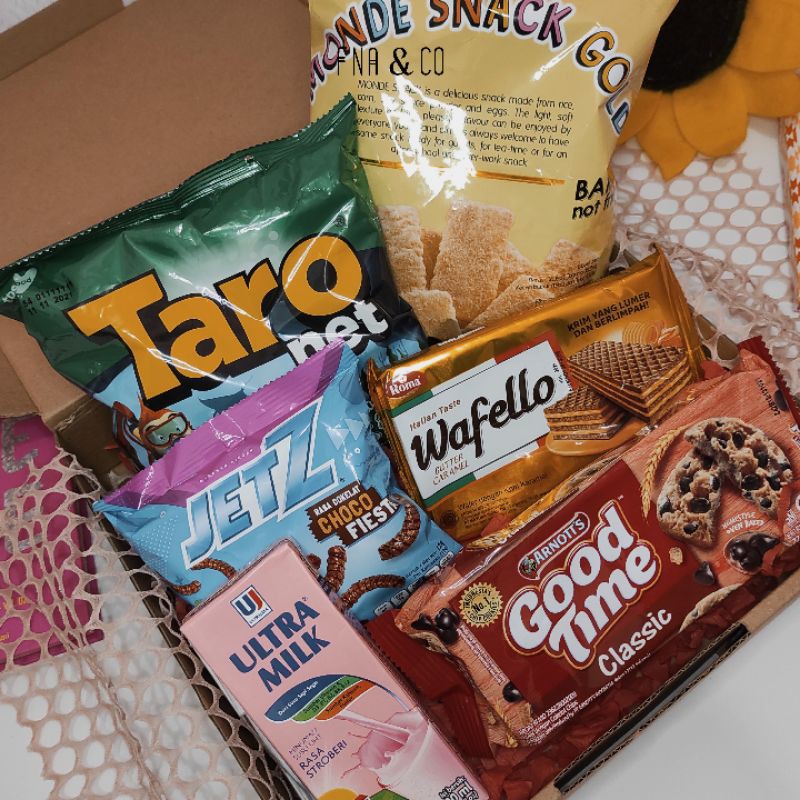 

SNACK BOX/ SNACKBOX / GIFT BOX /SNACK BOX GIFT / HAMPERS / SOUVENIR