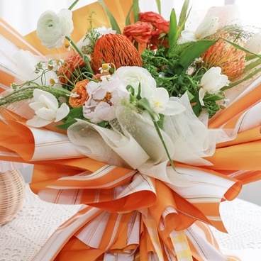White Striped Paper Wrap Bungkusan Bunga Kertas Kado Wrapping Paper Cellophane / Flower Wrapping / Cellophane / Wrap / Kertas Bunga / Kertas Kado / Flower Paper / Kertas Grosir / Kertas Import / Kertas Cellophane / Florist / Buket Bunga / Florist Supply /