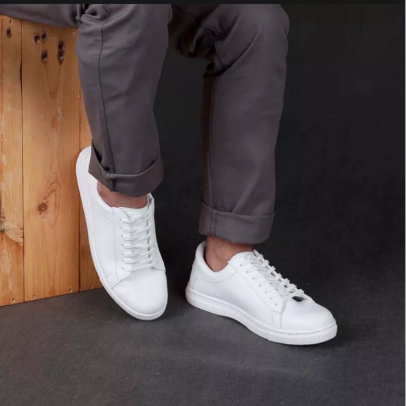 Spatu sneakrs casual full putih gratis kaos kaki sepatu pria dan wanita sepatu kets putih