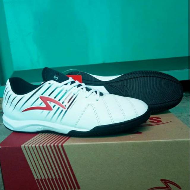 Specs Barricada Lea IN White