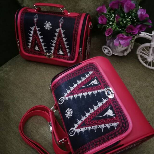 Tas wanita motif Aceh