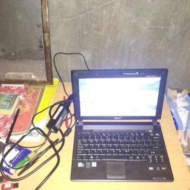 Notbook acer 10inchi kondisi seken kualitas kaya baru no minus