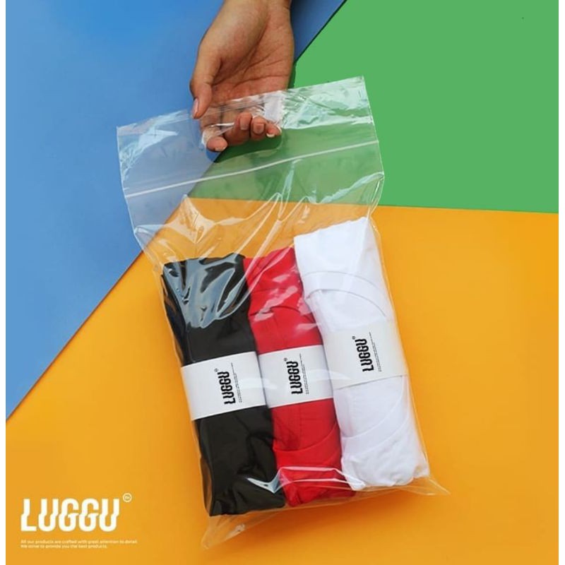 Kaos Polos Distro Lengan Pendek Putih Hitam Maroon