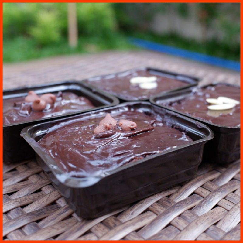 

JJ's Delicacies Melted Chocolate Brownies - Personal Size