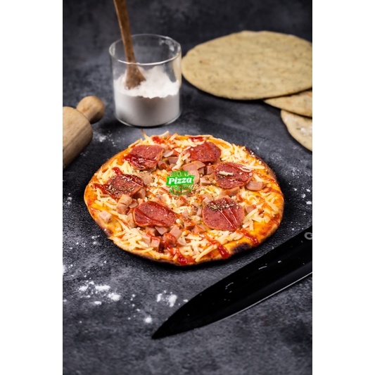 

Thin Crust italian Pizza Peperoni Beef / Pizza tipis Peperoni