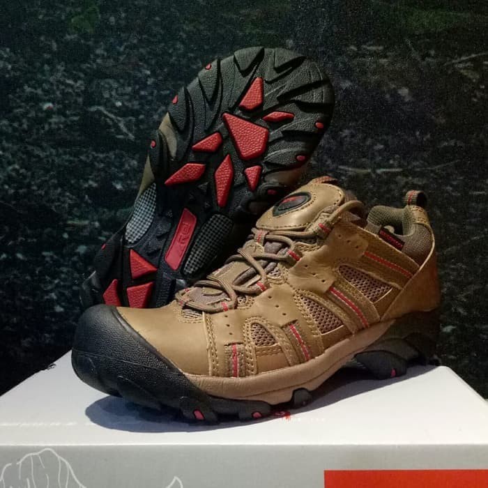 Sepatu Gunung Arei Rocket