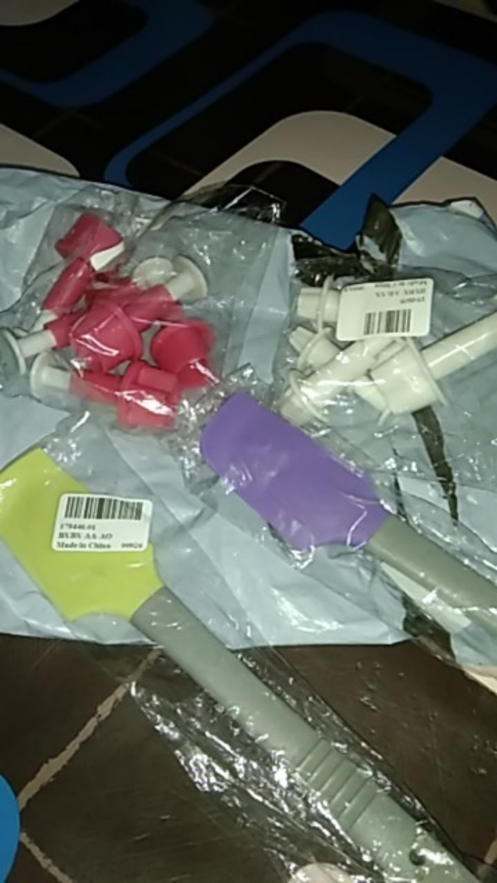 4pcs Cetakan Adonan Kue Fondant Desain Plum Blossom Spring Bahan Plastik