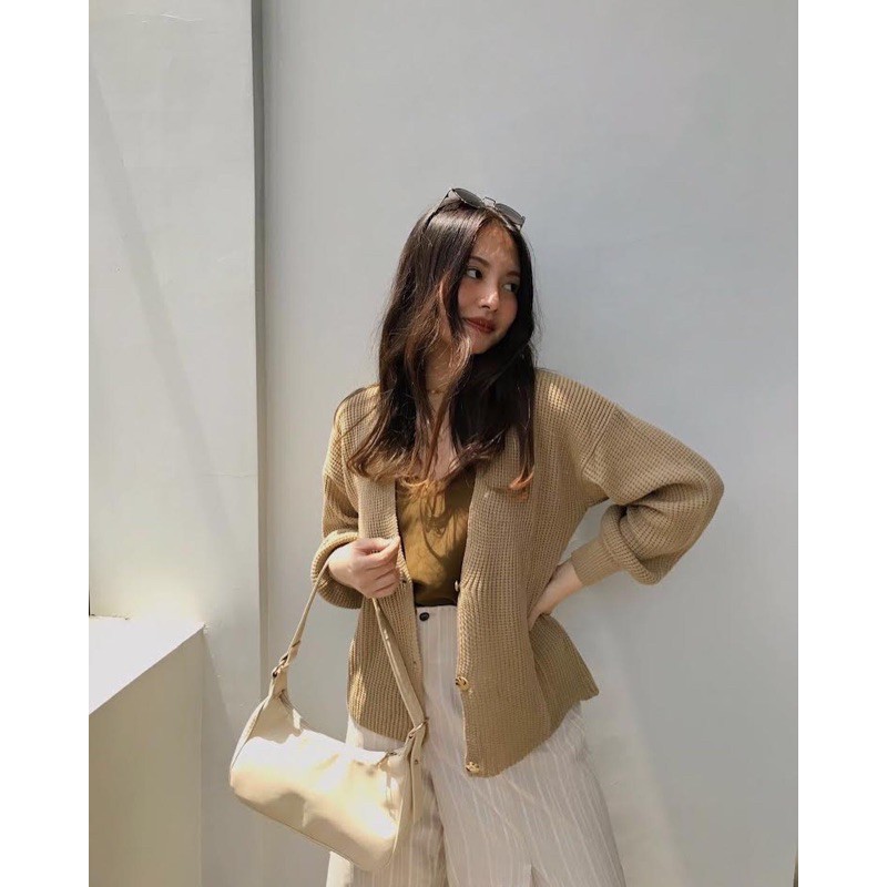 Lila Crop Cardigan Rajut Premium Tebal Cardigan Kancing Oversize-Baby mocca