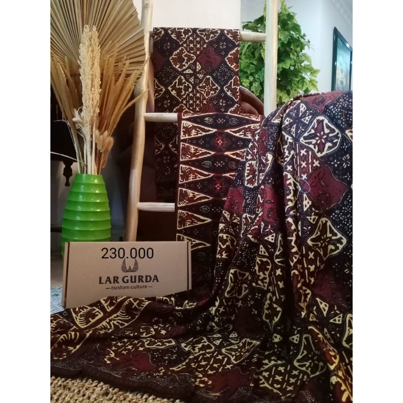 Sarung batik tradisional LAR GURDA