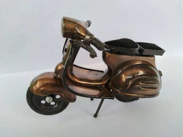 (BISA COD) Pajangan Miniatur Motor Vespa Warna Coklat Bahan Besi - Souvenir Dekorasi Rumah Murah