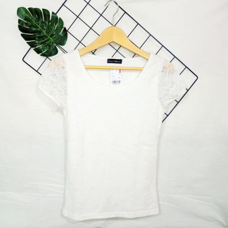 pakaian wanita blouse Sorridere kaos putih brukat bunga
