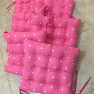 Bantal Polkadot Alas Duduk Sofa Kursi Ukuran Sedang 45cm Bantal Polkadot Alas Duduk Sofa Kursi Ukuran Sedang 45cm