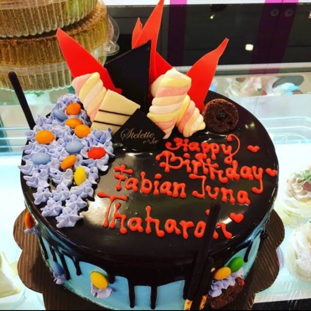 

Kue Ulang Tahun diameter 20 cm Dripping Cake
