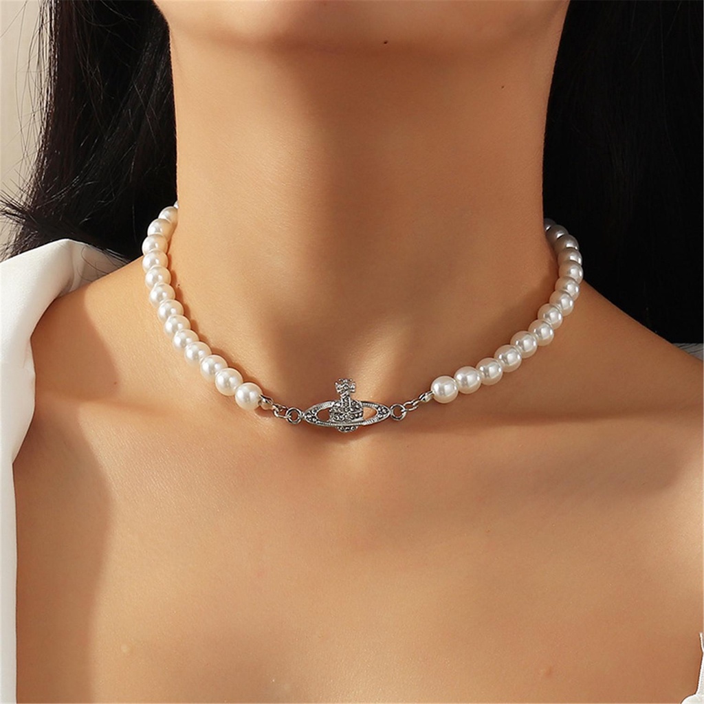 Lily Choker Putih Mutiara Imitasi Elegan Liontin Planet