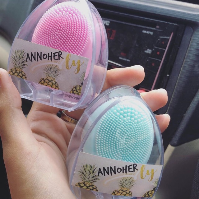 Alat getar pembersih wajah