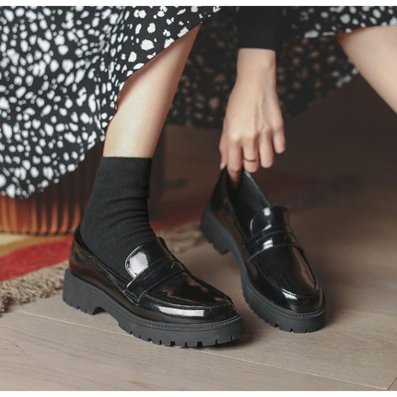 Sepatu Kasual Wanita Gaya Korea 2021 Kuliah Bersol Tebal Baru Fashion Kulit Anak Perempuan Oxford Platform Ujung bulat Docmart Cewek Bisa Cod