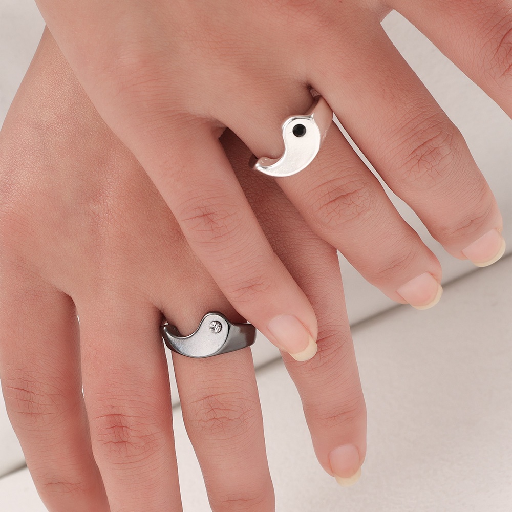 1 Pc Cincin Jari Model Terbuka Dapat Disesuaikan Warna Hitam Dan Putih Untuk Pasangan