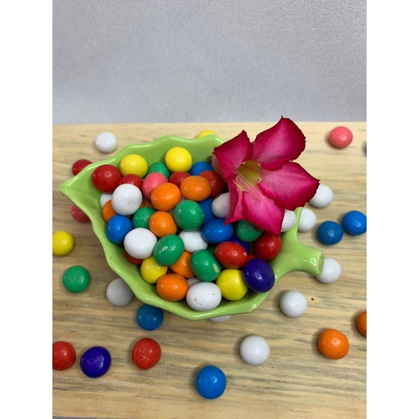 

biskuit bola warna manis