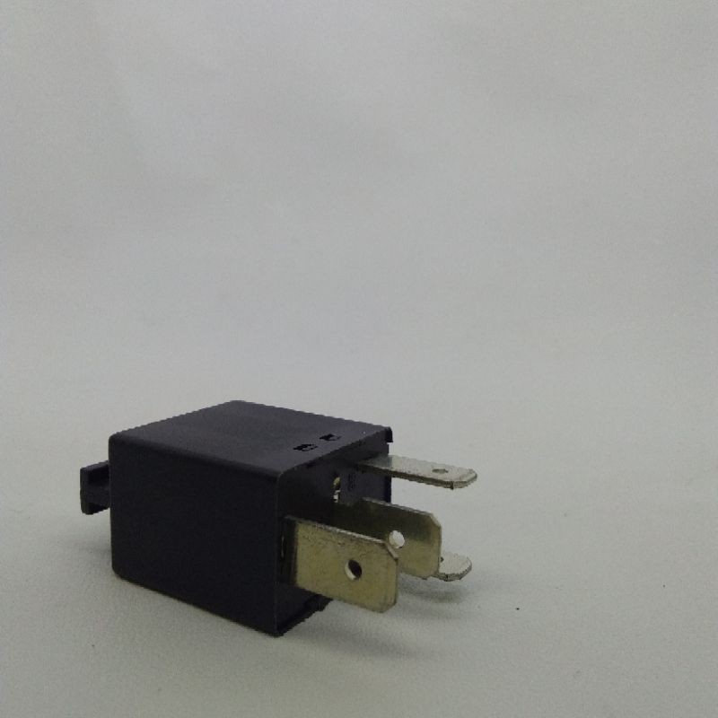 RELAY LAMPU K.4 HITAM UNIVERSAL